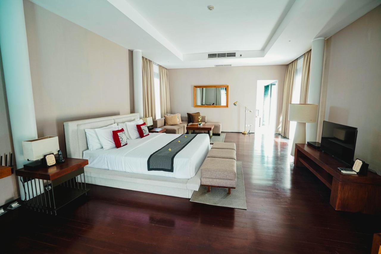 Javana Royal Villas Seminyak Exterior foto