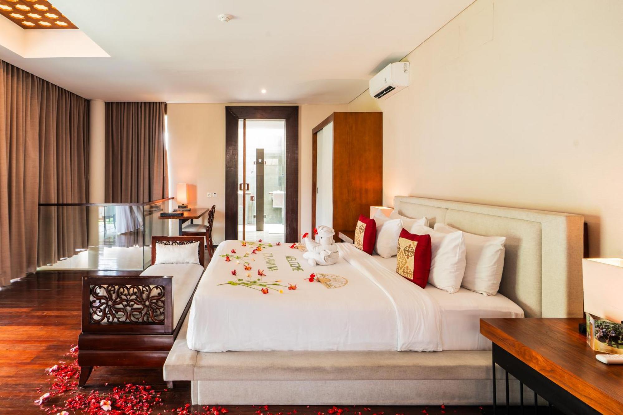 Javana Royal Villas Seminyak Exterior foto